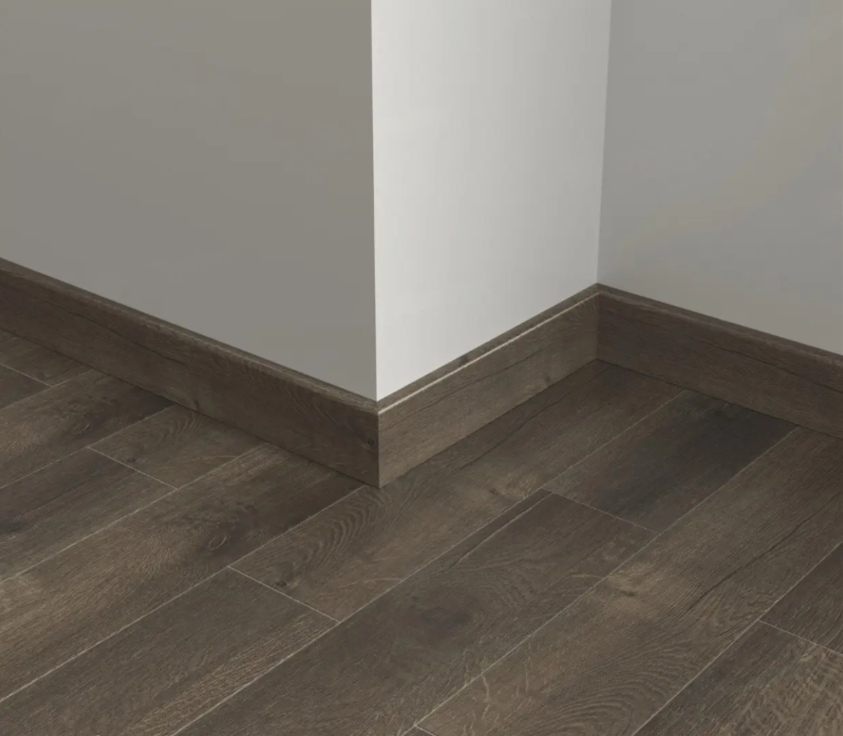 Плинтус Alpine Floor Parquet Light Дуб Антарес SK 13-19 2200×80×12,5 фото в интерьере